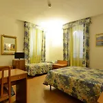 Tirreno מלון 3*