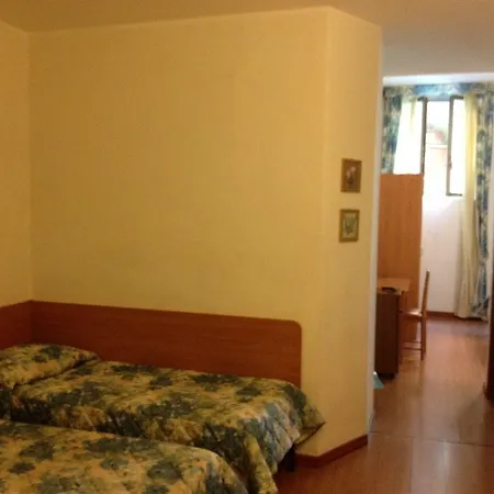 Tirreno מלון 3*