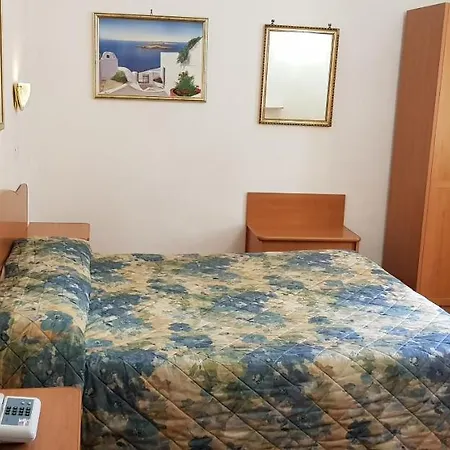 Tirreno מלון 3*